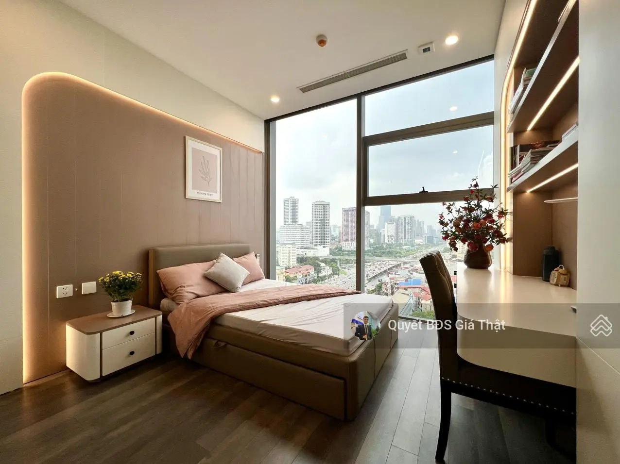 (Giá thật) chính chủ bán căn 82m2 2PN + 2WC view Hồ Tây cực đẹp giá chỉ 11 tỷ cc D'. Le Roi Soleil
