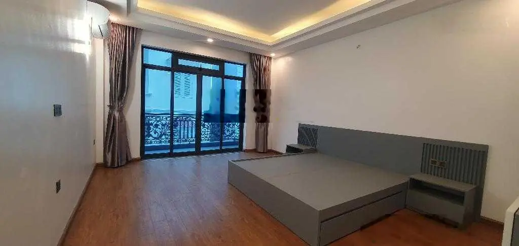 Bán nhà 6 tầng thang máy tại Hồng Tiến, Long Biên. Diện tích 52m2, 6 tầng thang máy