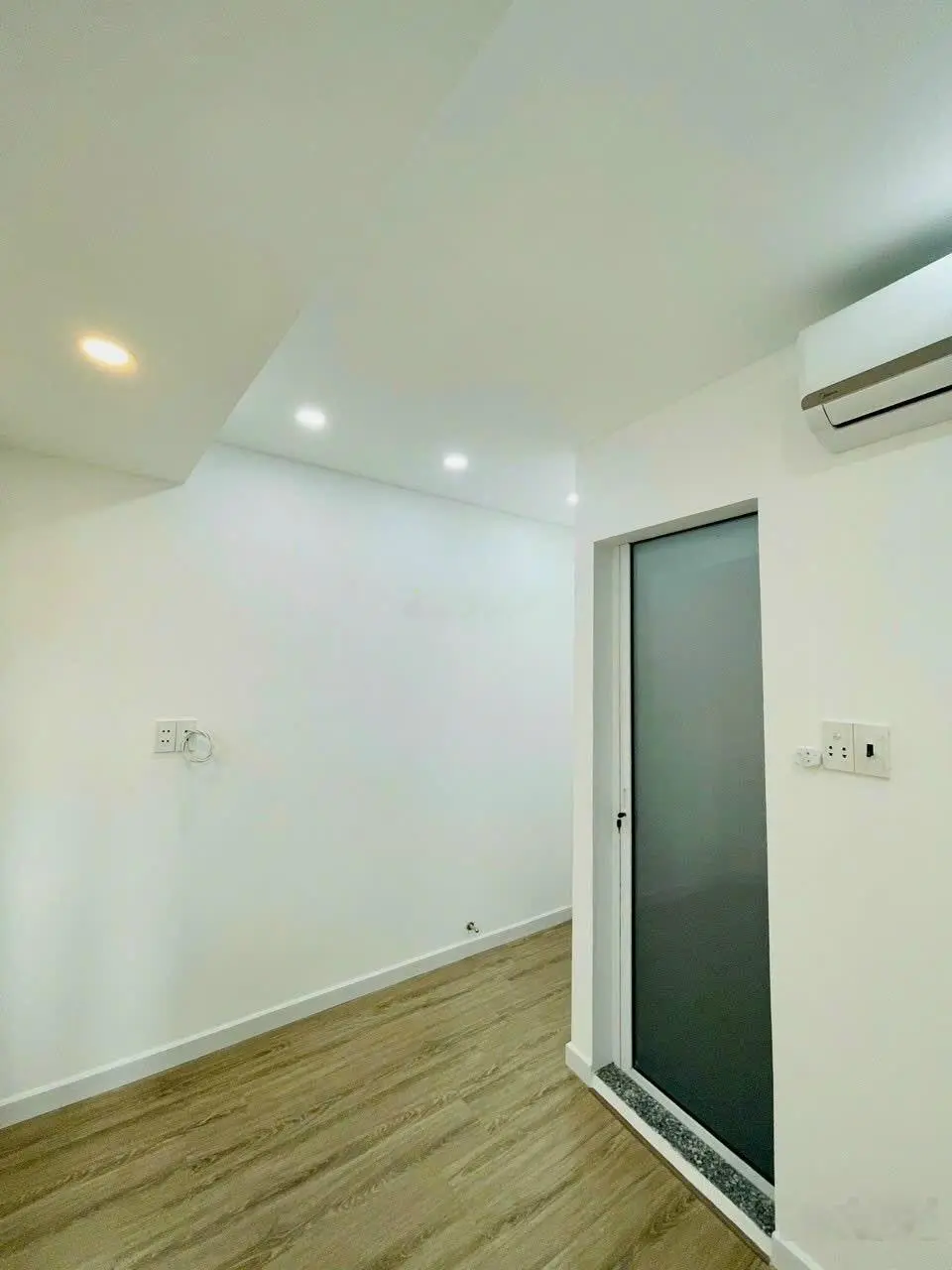 Giảm 500 triệu bán nhanh nhà Trần Nhật Duật, Q1. Sổ sẵn. 1T2L. Cho thuê 20triệu/tháng. 0708 052 ***
