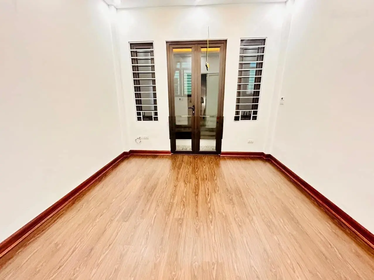 Hơn 3 tỉ nhà đẹp Vĩnh Hưng ngõ thông kinh doanh ô tô đỗ cửa, nhiều tiện ích, sổ vuông đẹp