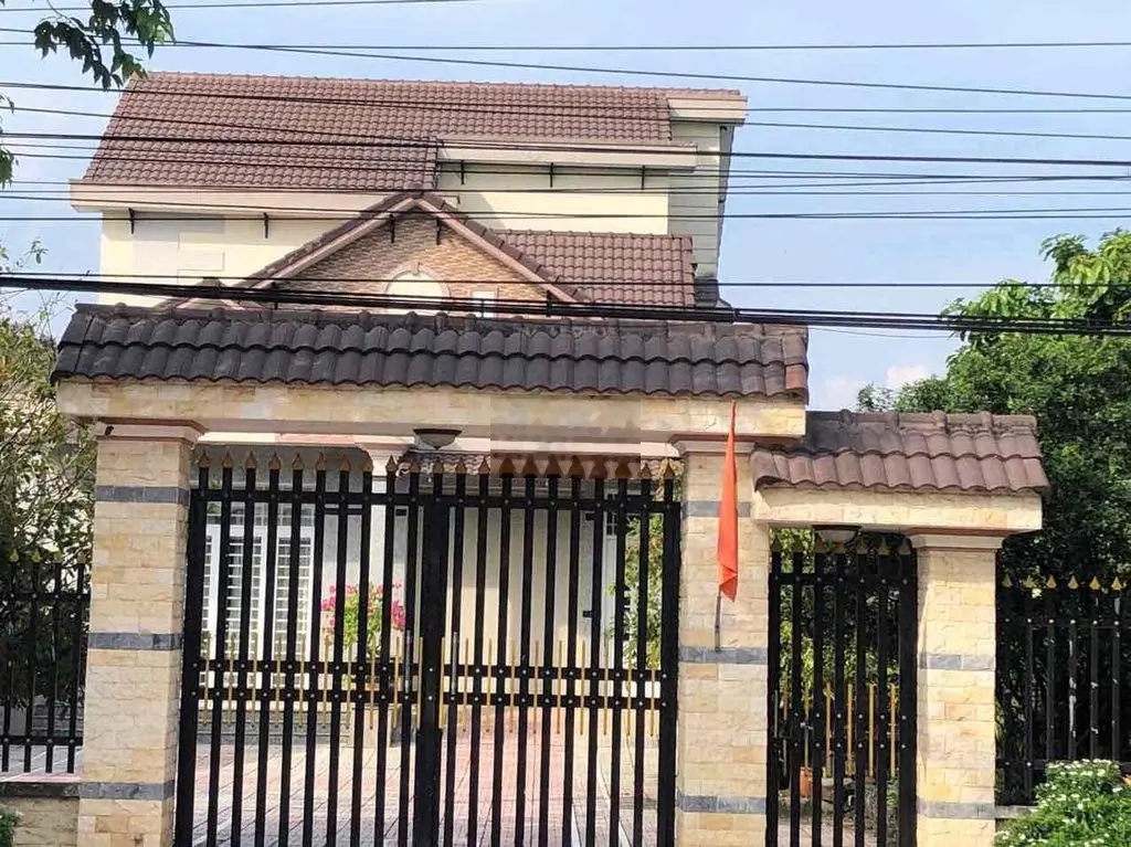 Biệt thự Bình Dương cực đẹp, gia đình cần bán!