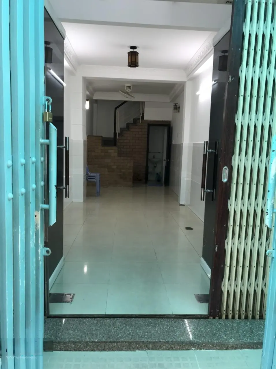Nhà ngộp ngân hàng đường Nguyễn Đình Chiểu, Q3 25m2 SHR 1 trệt 3 lầu nhỉnh 3 tỷ ra chợ Bến Thành 3P