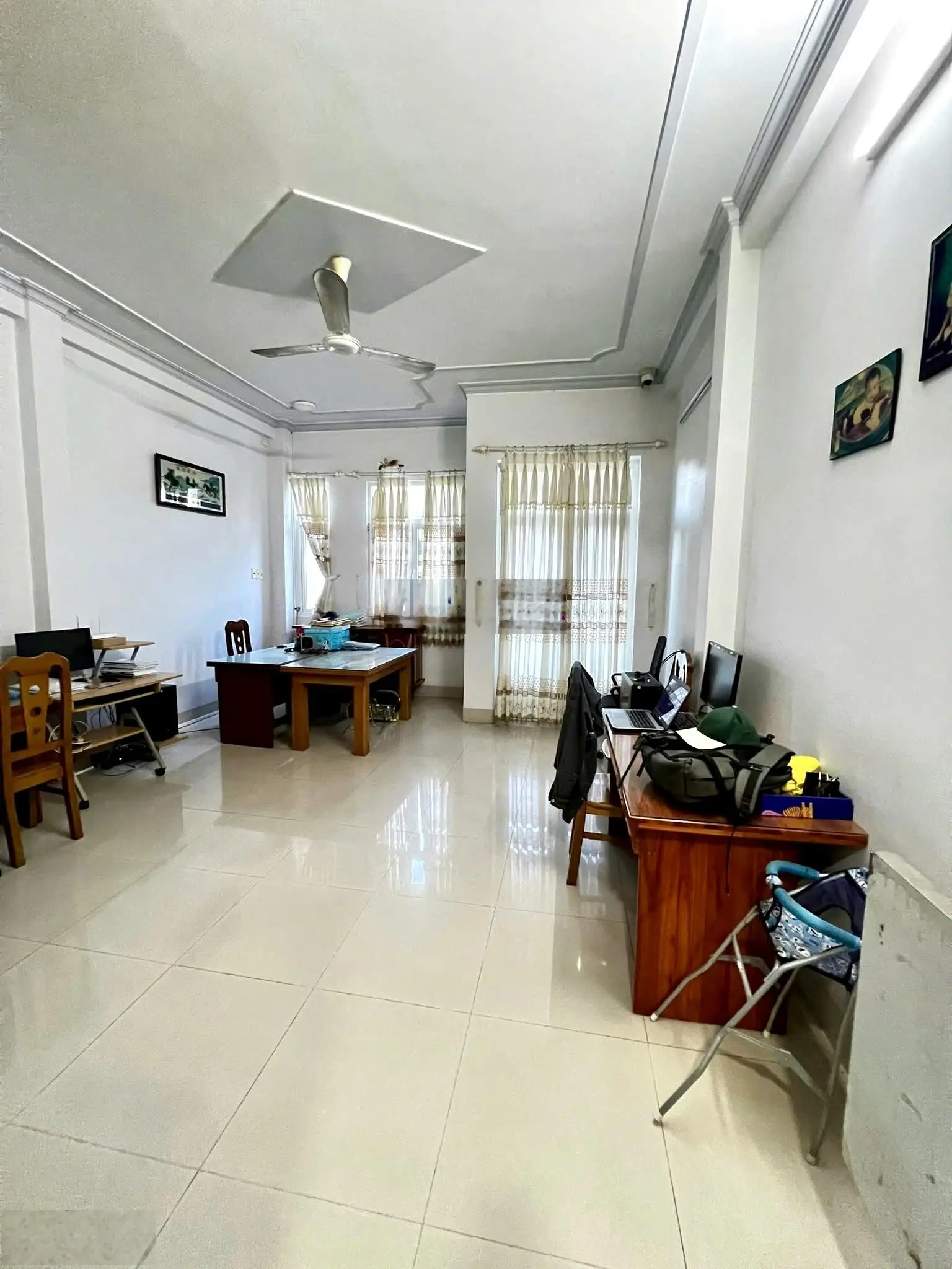 Cần bán nhà 2 lầu mặt tiền Võ Văn Kiệt đối diện công viên