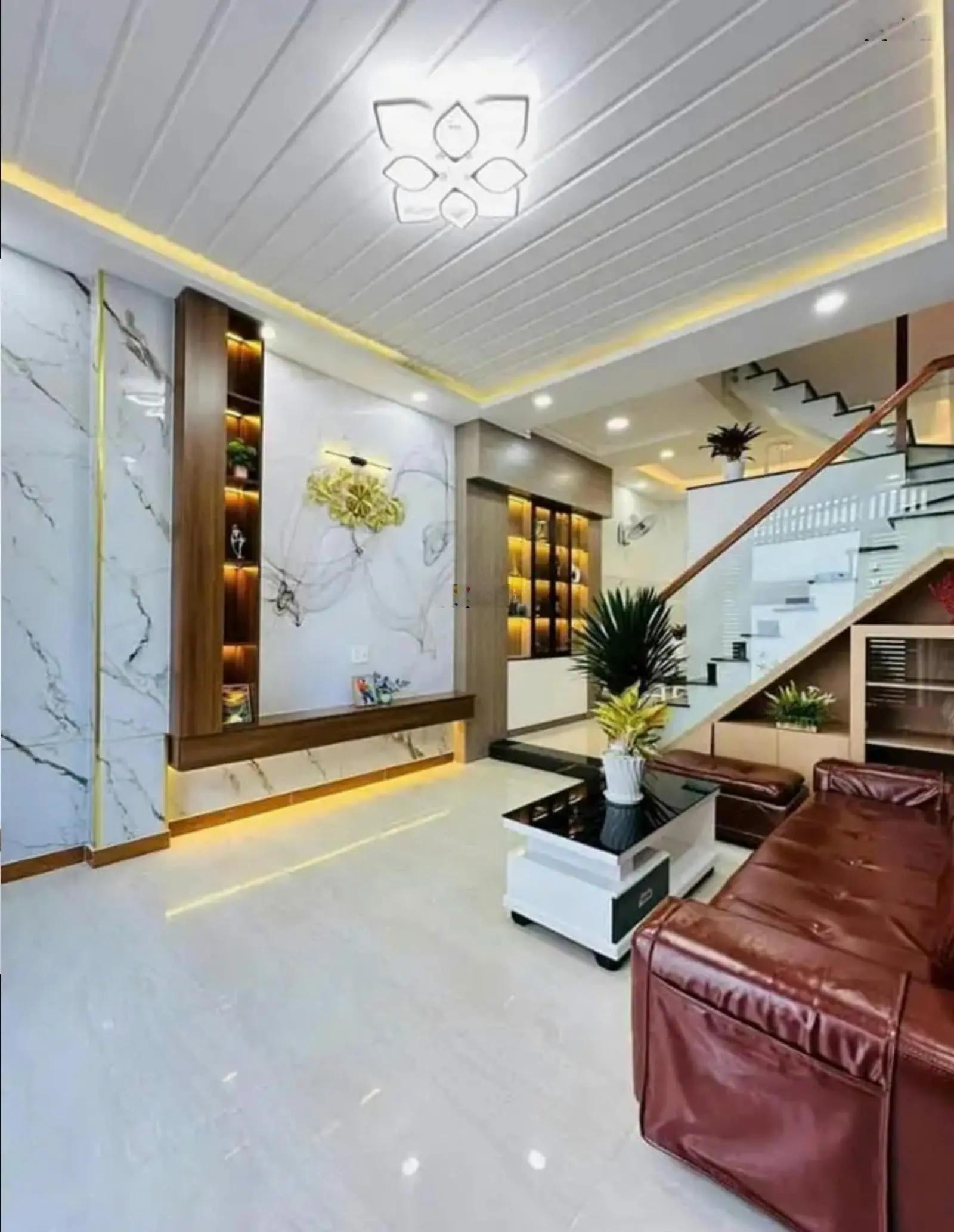 Đi nước ngoài bán nhà Vườn Chuối, P4, Quận 3, 44m2, giá nhỉnh 3.2 tỷ, SHR, thích hợp cho thuê.