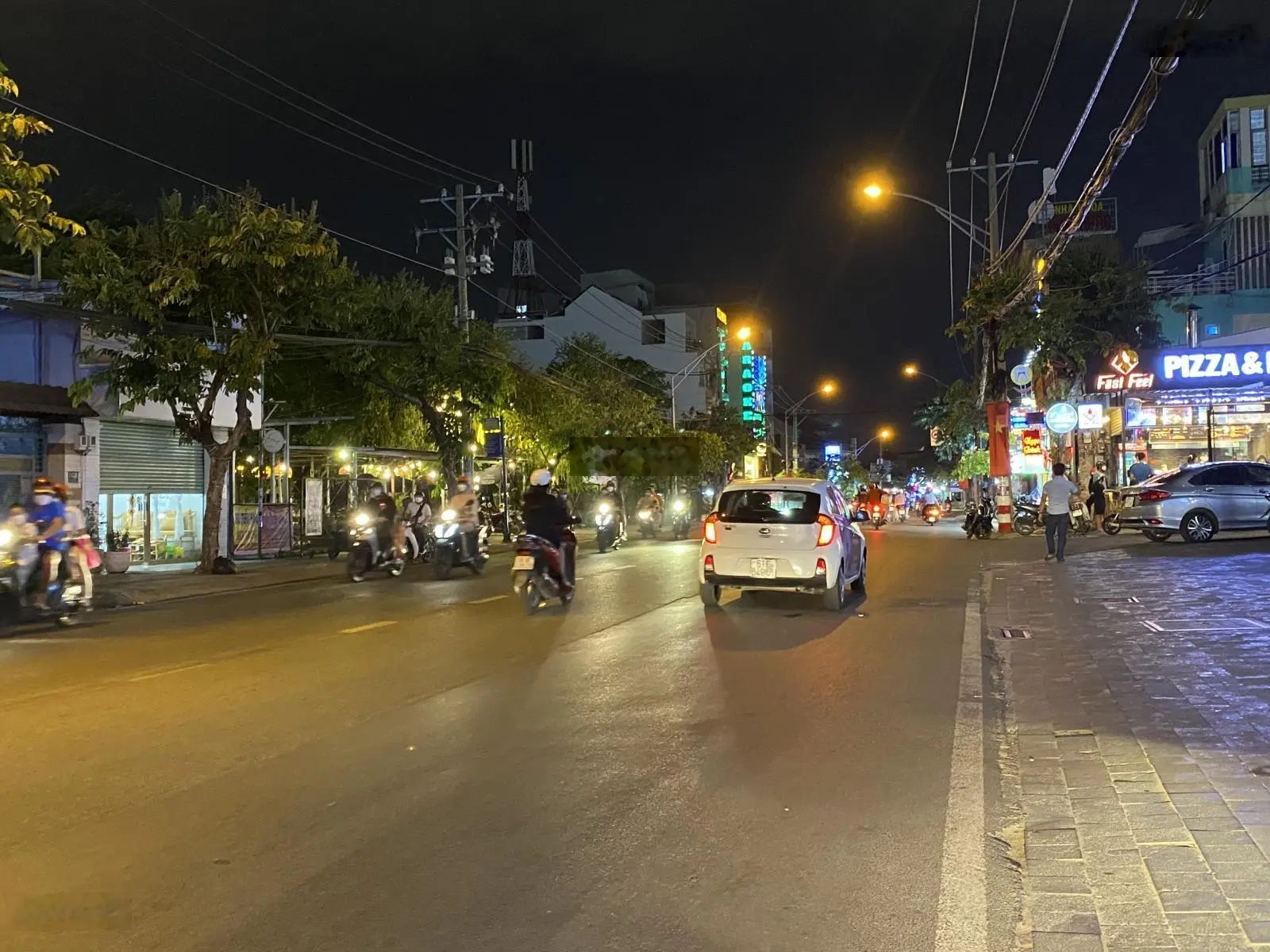 Nhà 2 lầu 2 MT Hàn Thuyên TĐ. DT 5,7 * 24,5 = 140m2. Gía 18,5 tỷ. TL