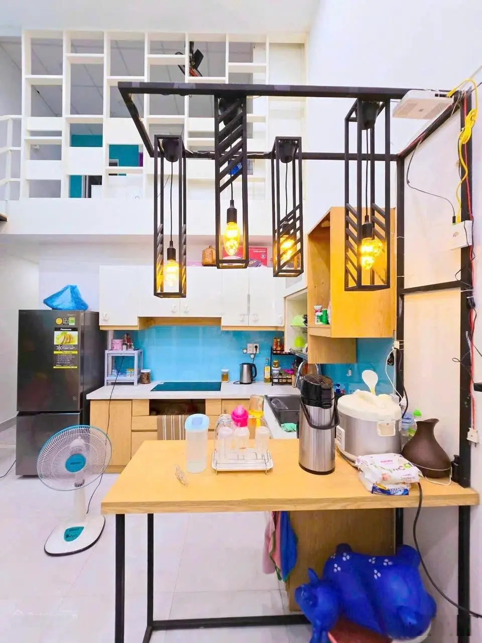 Nhà đẹp tặng full nội thất - DT 56.9m2 - 2 PN & 2wc hẻm xe hơi - giá chỉ 3 tỷ 550 còn thương lượng
