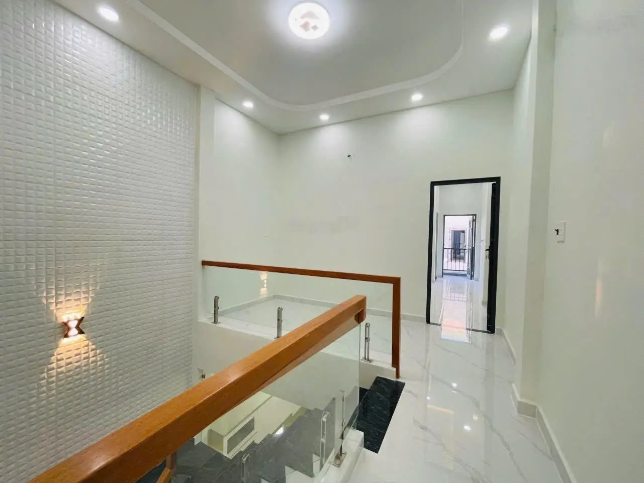 Nhà ngay chợ Bình Chánh - 1trệt 1 lầu - 3 phòng ngủ - 3WC