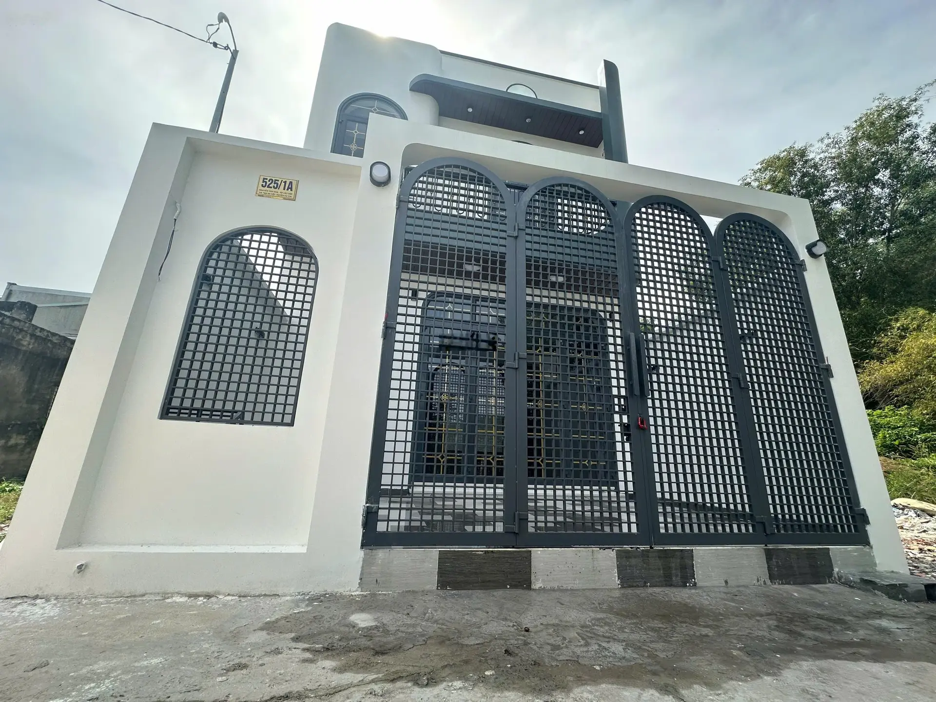 Chính chủ cần bán căn nhà tâm huyết, giá chỉ 3,25 tỷ/100.8m2, nhà mới đẹp y hình. LH: 0903316319