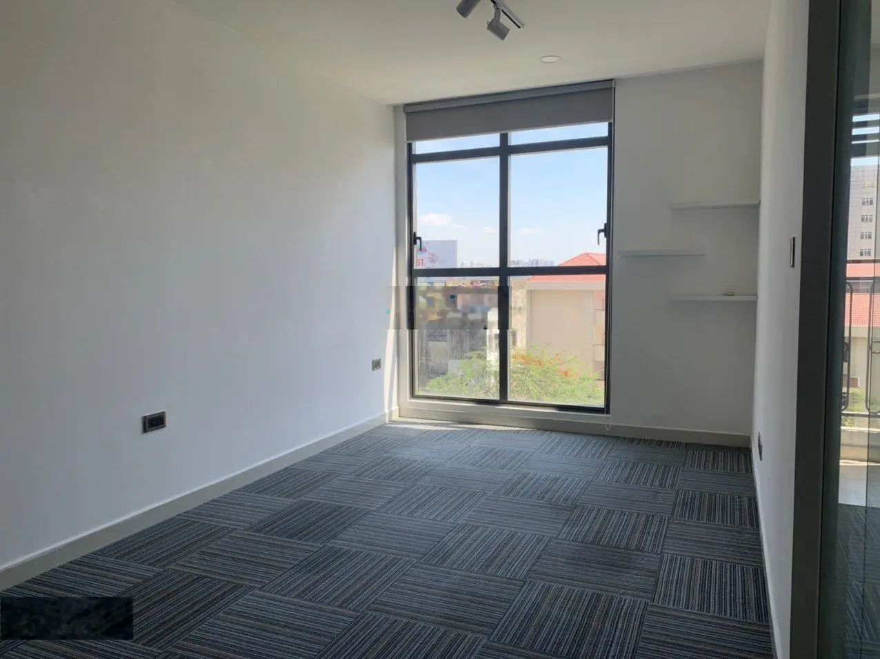 Cần bán office - tel 43m2 Saigon Royal Residences view Bitexco và sông SG giá rẻ. LH: 0909 024 ***