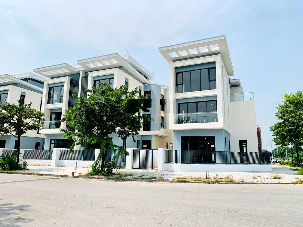 Gia đình cần bán biệt thự An Quý Villa, 39 tỷ VND, 200m2 ngay mặt đường lê Quang Đạo