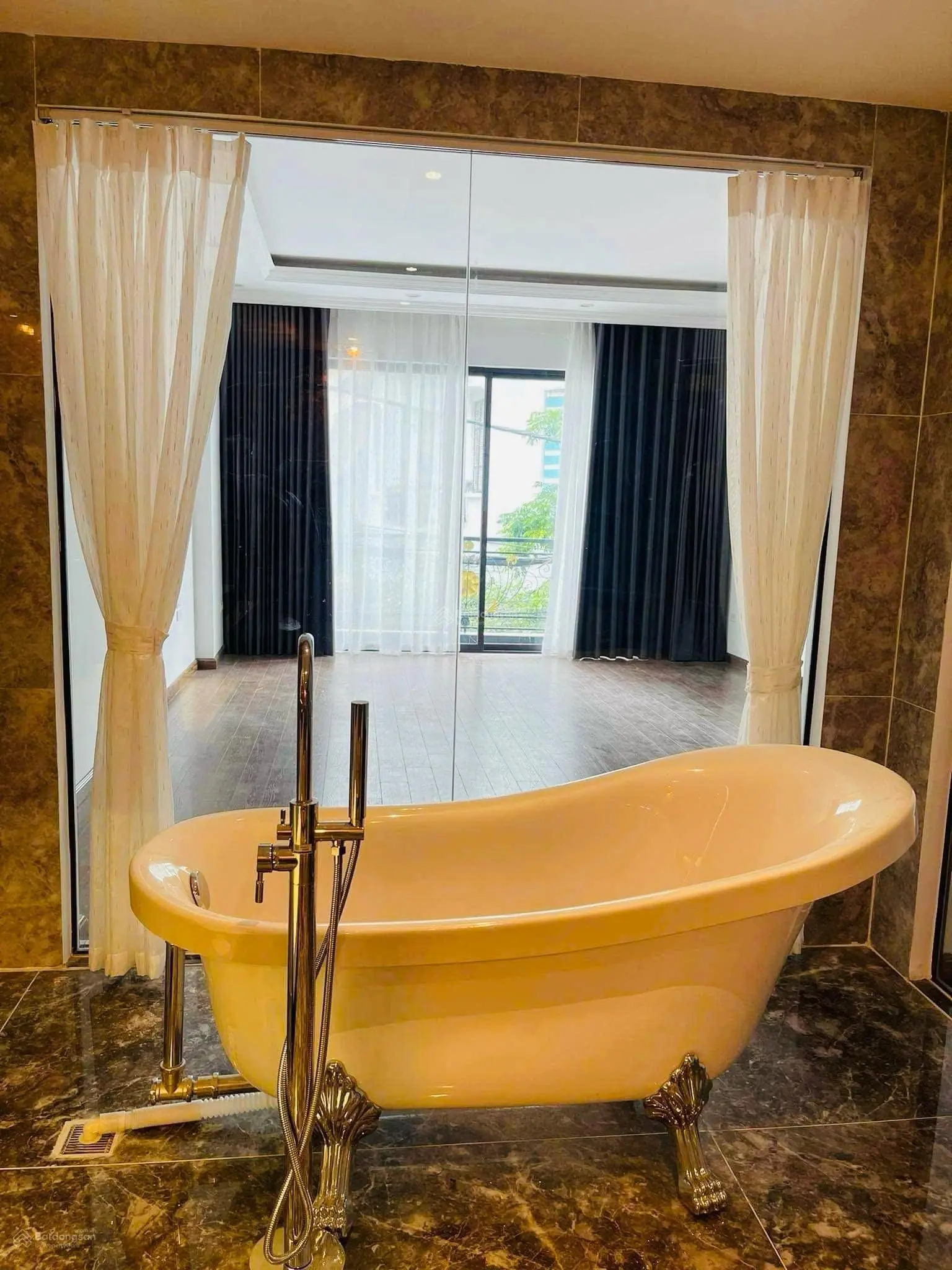 Bán Nhà Âu Cơ Tây Hồ Dt:60m2 Mt:5m 6Tầng Thang Máy Nở Hậu Giá 16 Tỷ KD Cho Thuê GT Thuận Tiện