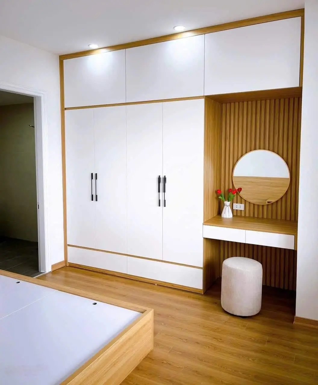 Cực hiếm chỉ 6.7 tỷ có nhà Văn Quán 32m2, 5 tầng, hai mặt tiền đều ô tô vào nhà, tặng full nội thất