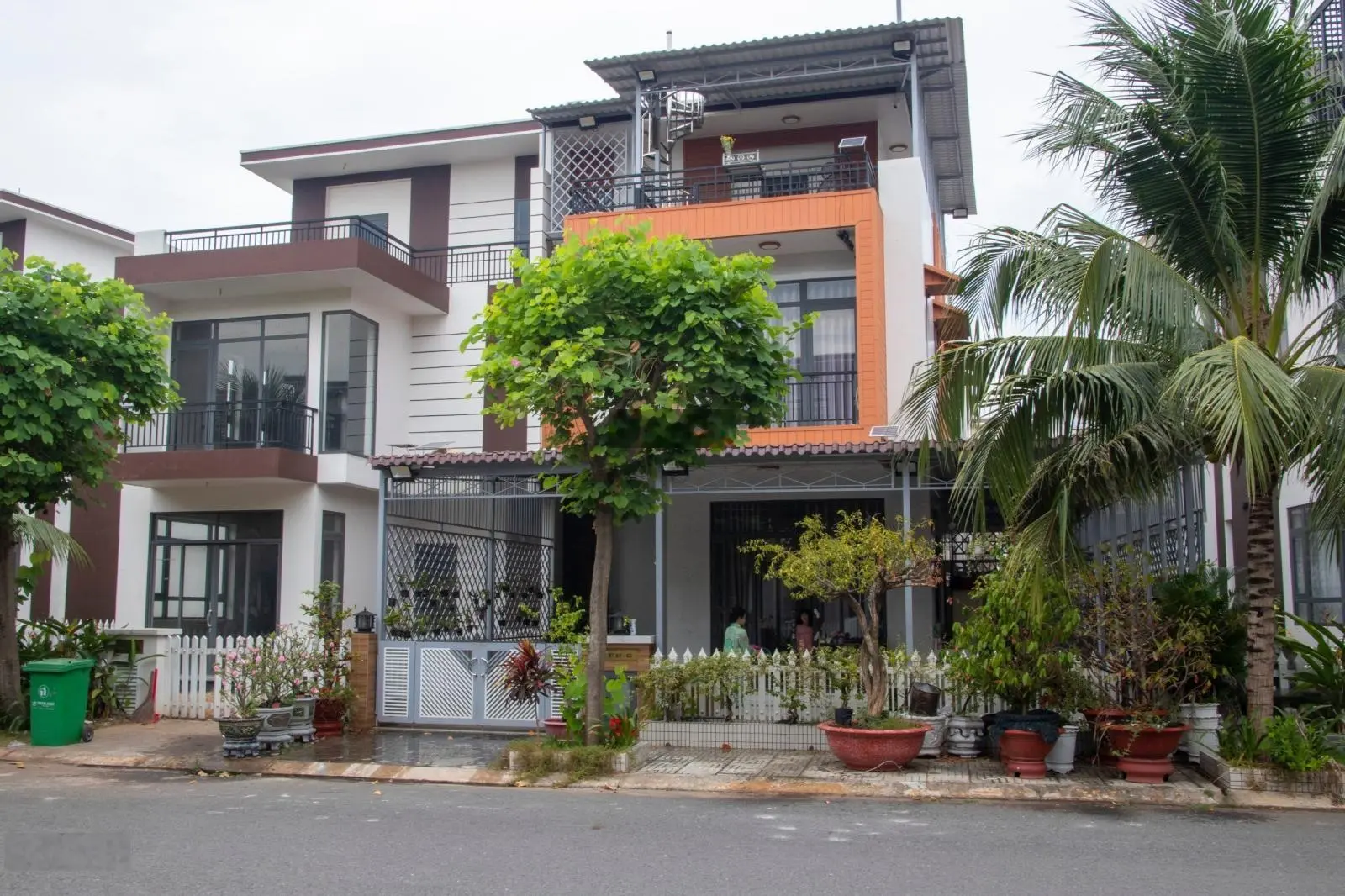 Chính chủ cần bán gấp nhà phố Trần Anh Riverside 4x21 giá 1t7. Mặt tiền đường 9, sổ hồng, sang tên