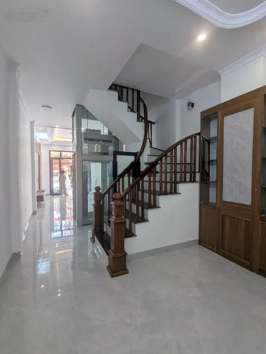 Bán nhà Hồng Hà, Ba Đình: 56m, 5 tầng thang máy, mặt tiền 4m giá chỉ 16 tỷ. Khu phân lô dân trí cao