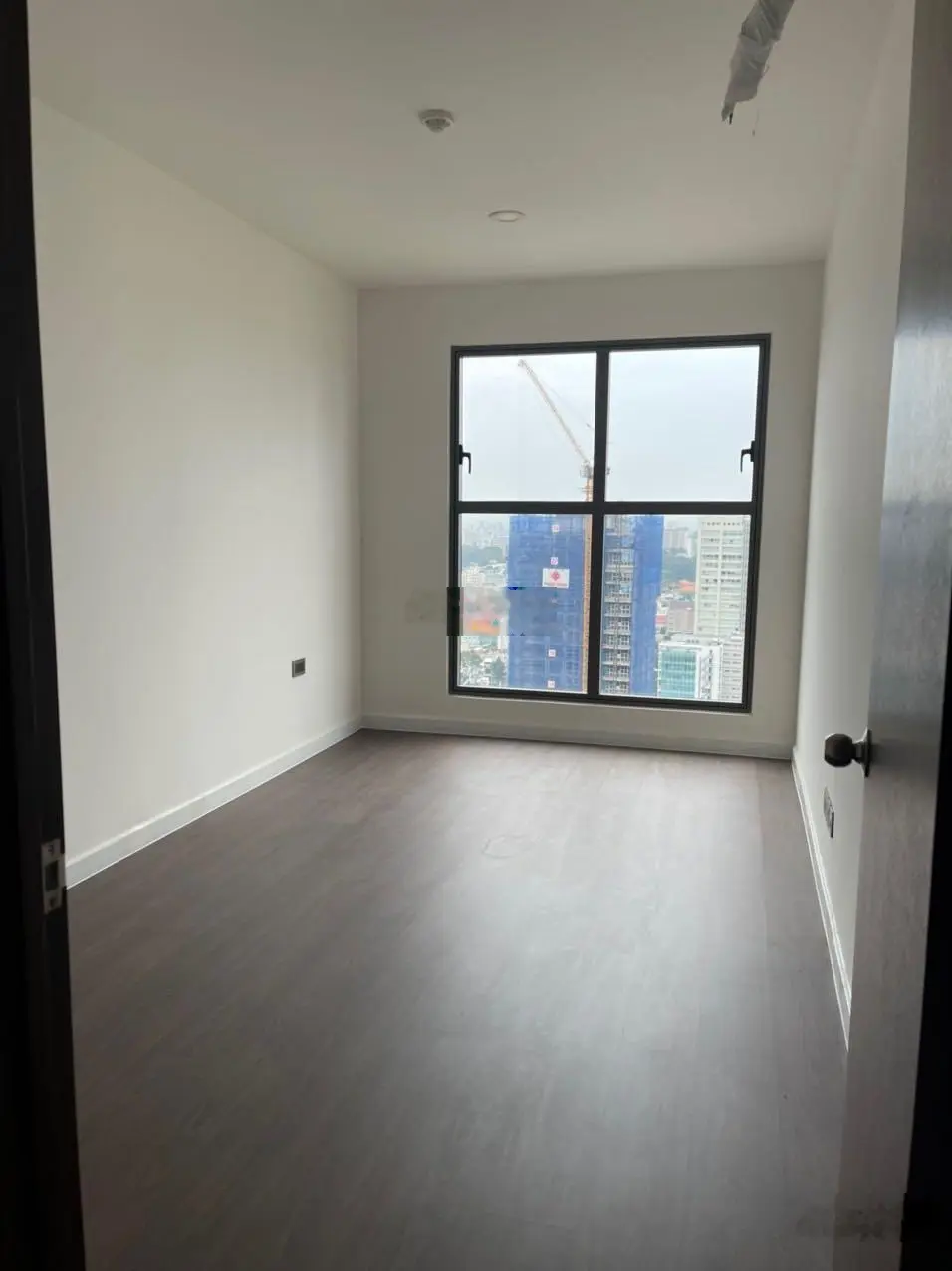 Chủ kẹt tiền bán gấp căn hộ 88m2 Saigon Royal quận 4 giá tốt