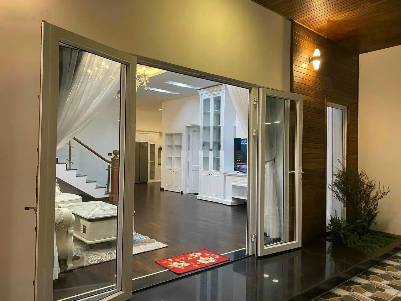 Bán Villa Nam Hồ thiết kế hiện đại 200m2, nội thất cao cấp giá 11 tỷ thương lượng