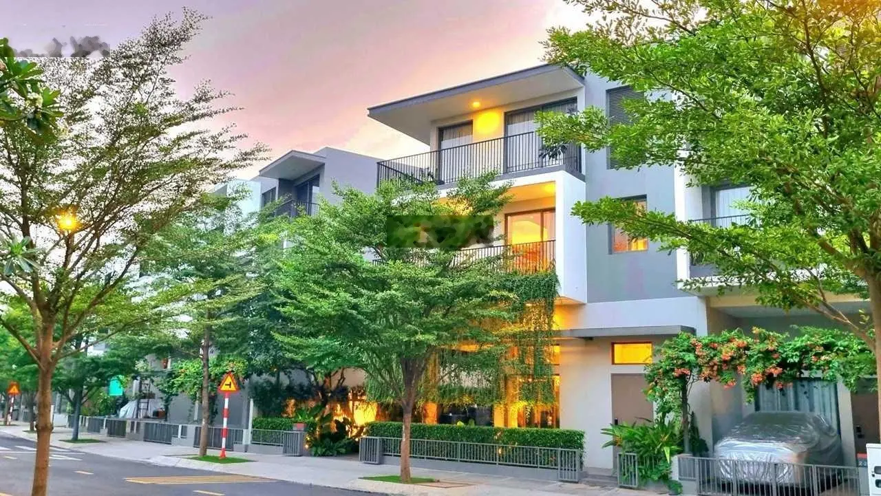 4 CĂN NHÀ PHỐ BIỆT LẬP SÂN VƯỜN ĐÃ CÓ SỔ, giảm hẳn 50% từ 10 tỷ 9 còn 5 tỷ 9 trong tháng 9 này