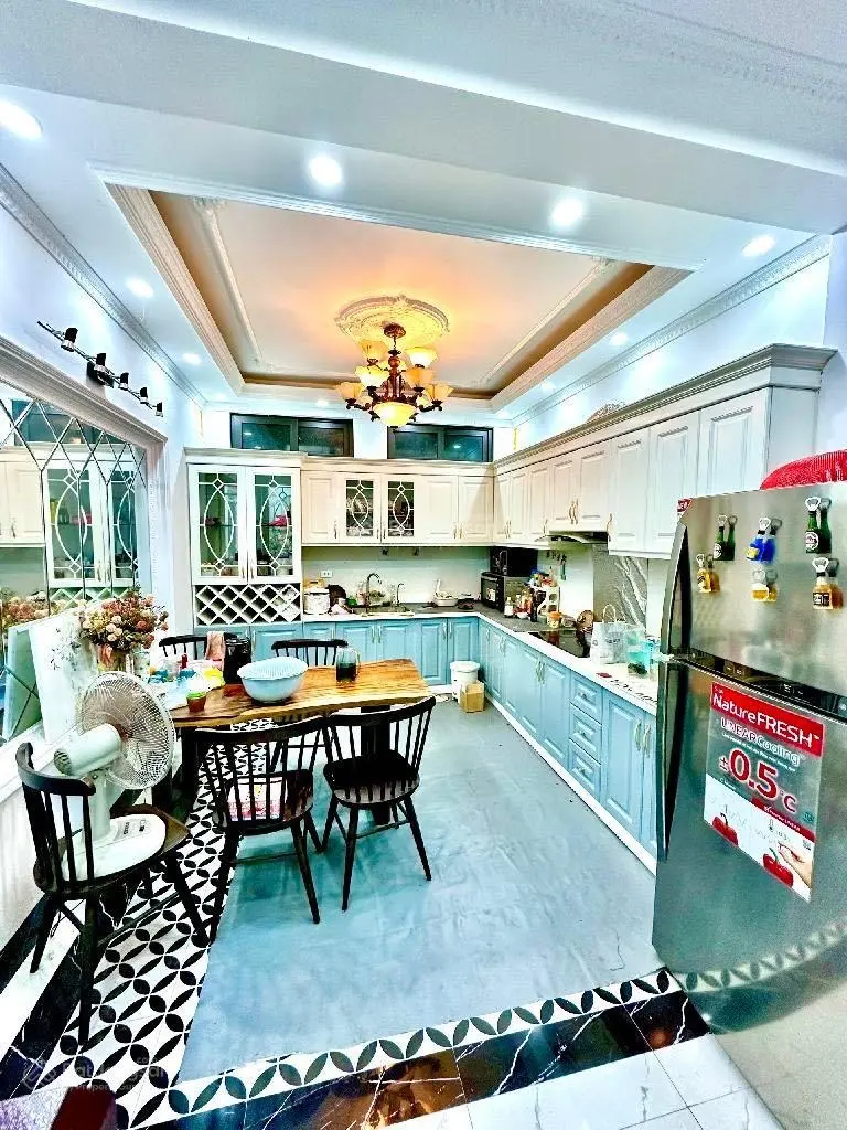 Nhà phố Nguyễn Trãi 56m2 4 tầng trắc chắn còn mới đẹp - gần phố ô t30m trước nhà 3 gác tránh sổ đẹp
