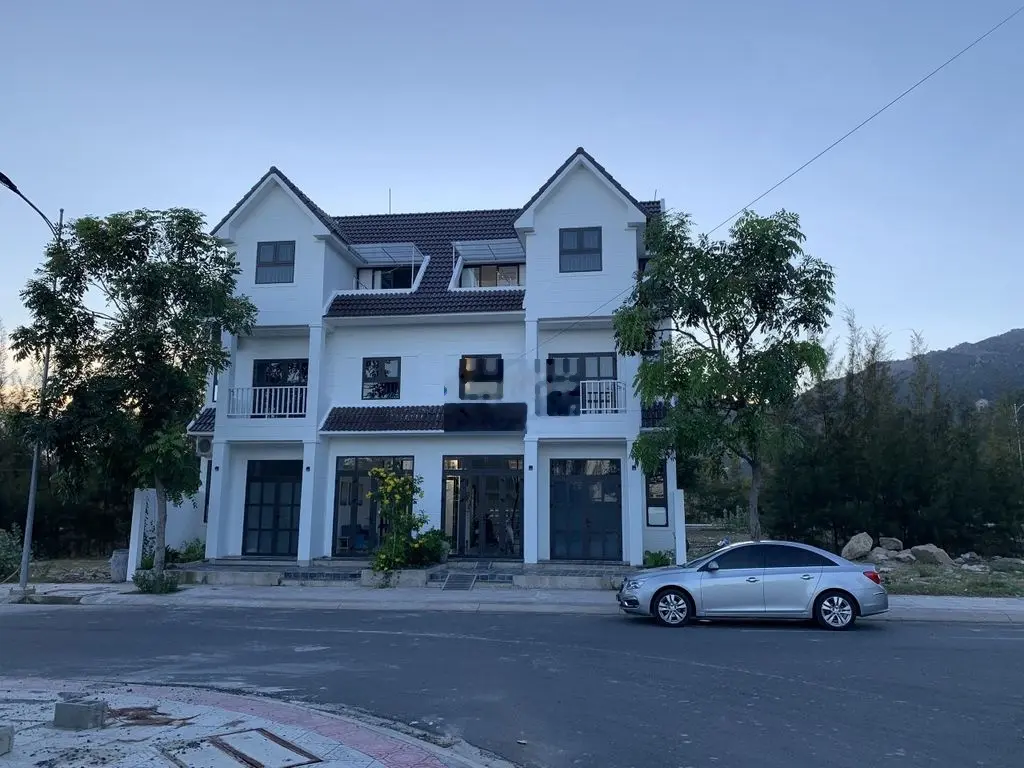 Cần bán lại nền đẹp Golden Bay view hồ view công viên, đường 26m