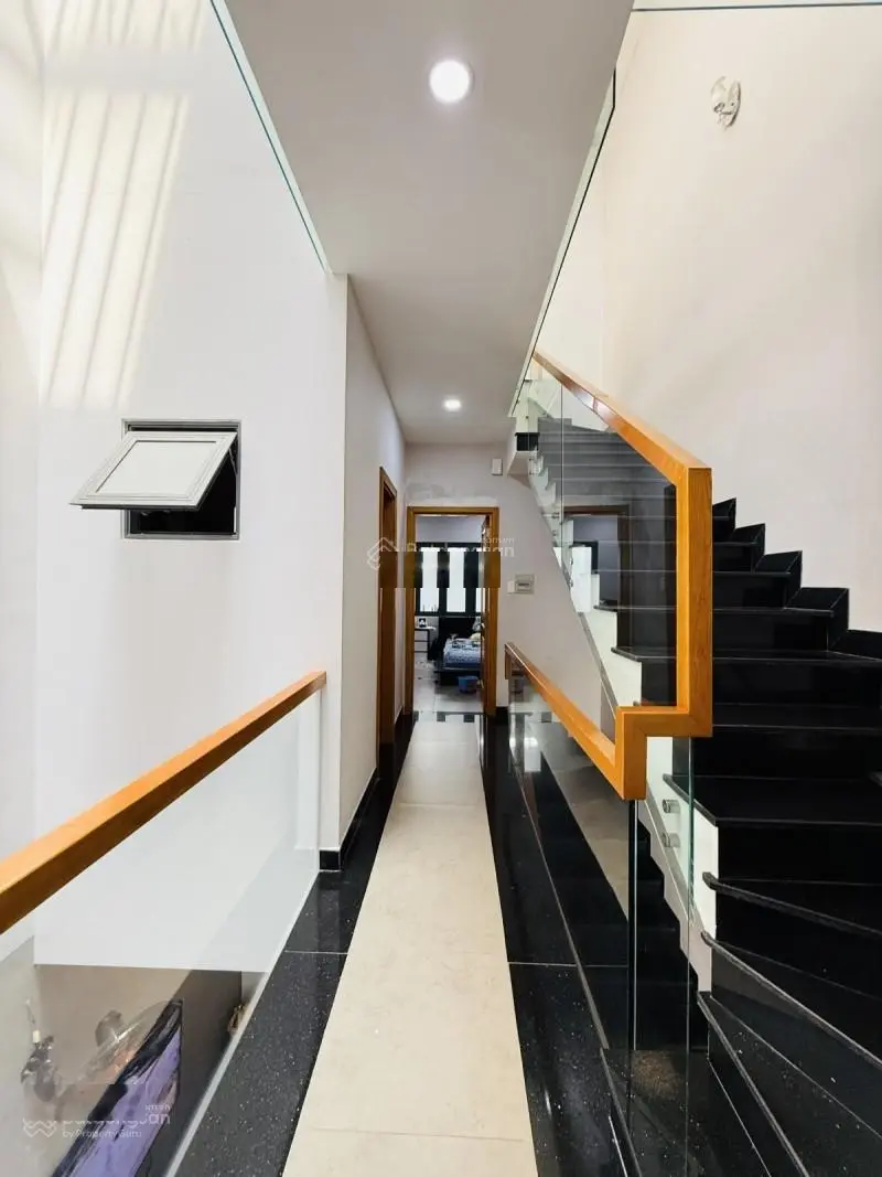 Hẻm xe hơi ngay siêu thị, 4 tầng 52m2 (5.3m ngang), gần Phạm Văn Đồng