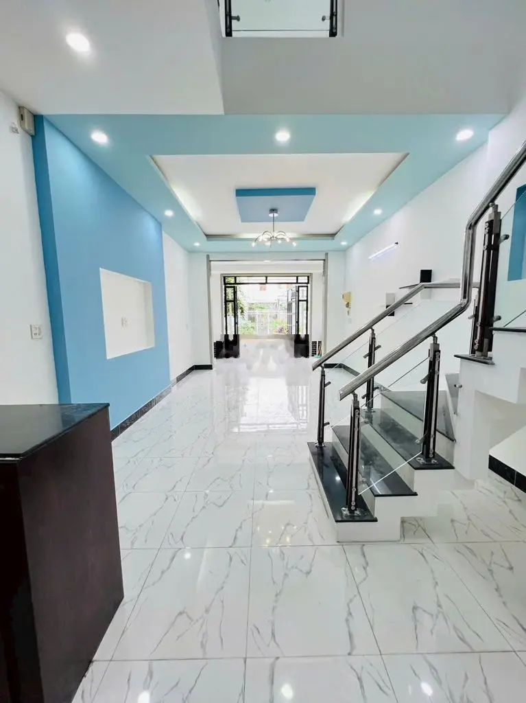 Kẹt tiền bán nhà trệt lầu ngay thị trấn Đức Hòa giá thương lượng mạnh