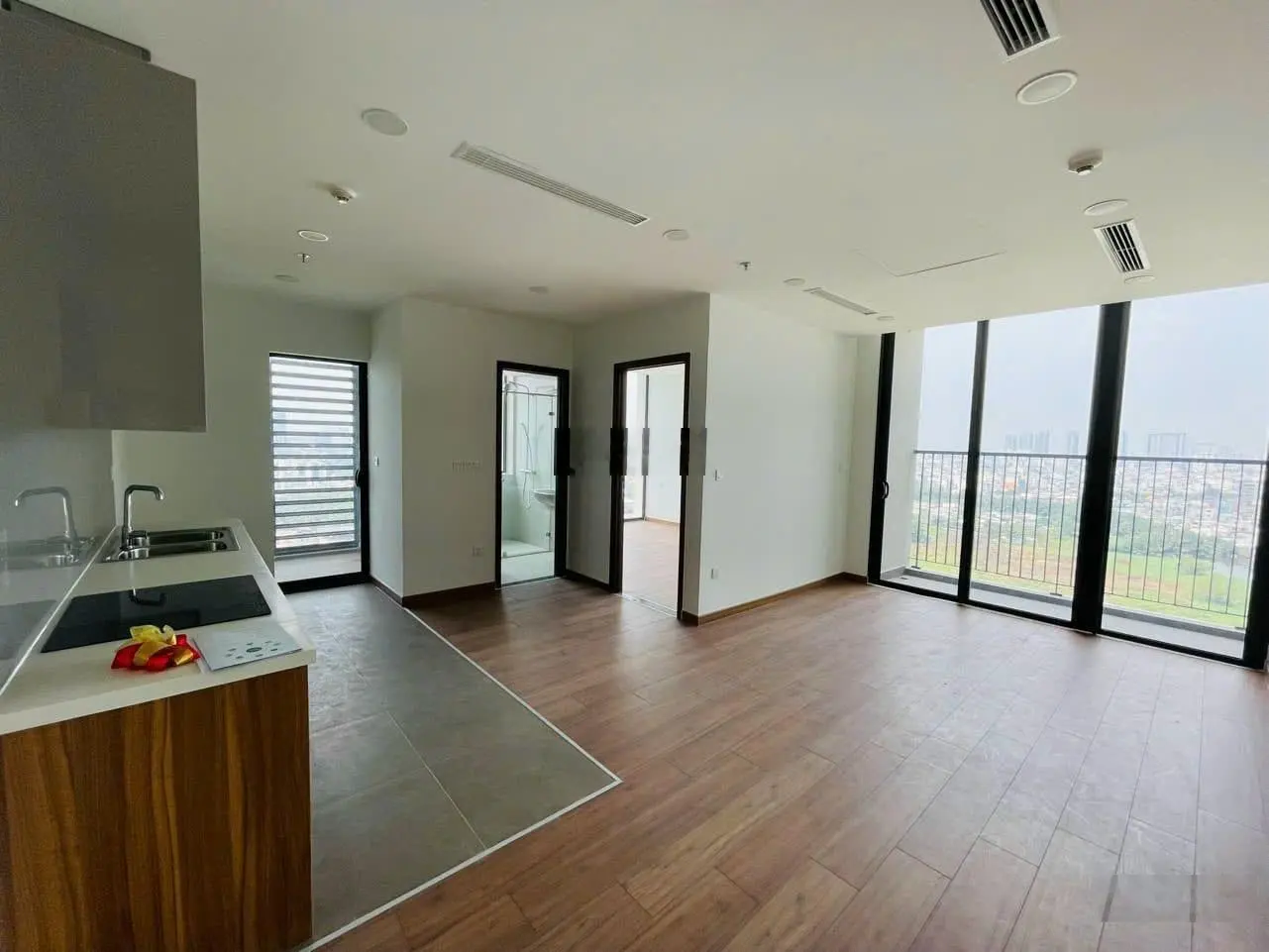 Bán gấp căn hộ 2PN 2WC, 75m2, nhà mới tại Eco Green Quận 7, sát Quận 4, LH: 0836 646 ***Nguyên)