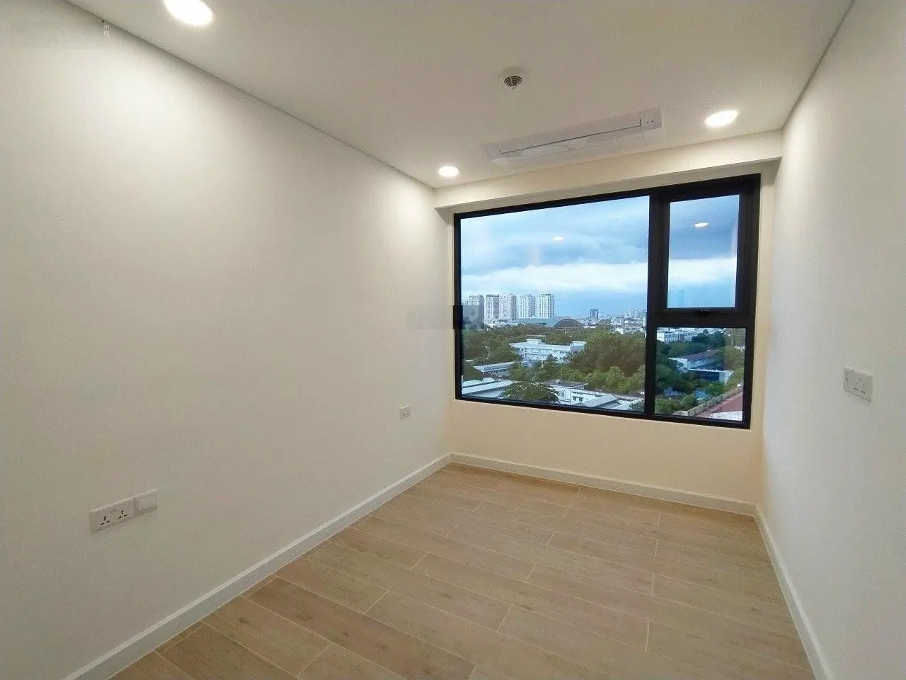 Bán căn hộ Kingdom 101, 3PN, 105m2, nội thất, giá 8 tỷ, liên hệ: 0908 435 *** xem nhà