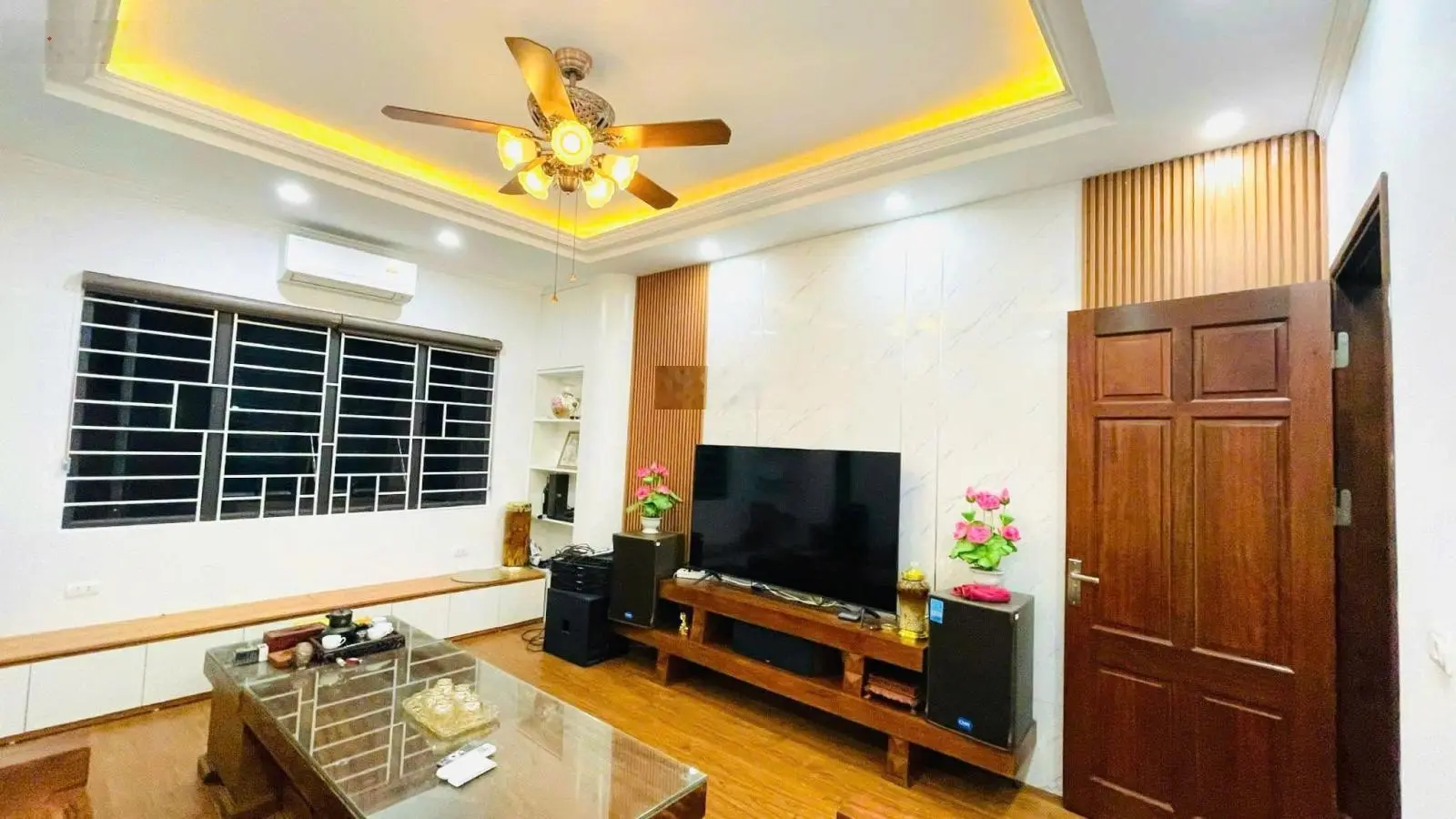 Nhà đẹp, 55m2 5 tầng, giá 12,5 tỷ, Đường Láng, Đống Đa, ô tô, kinh doanh, sát ngã tư cầu giấy