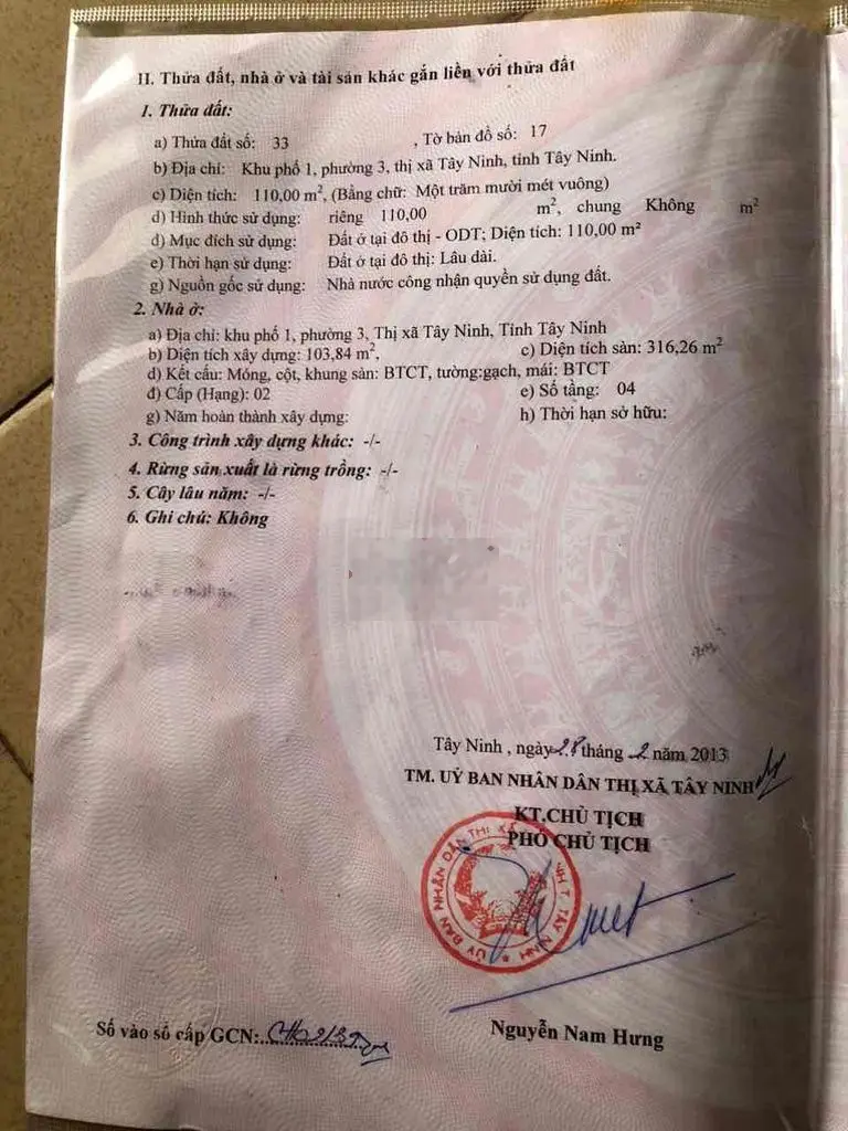 Nhà 2 mặt ti