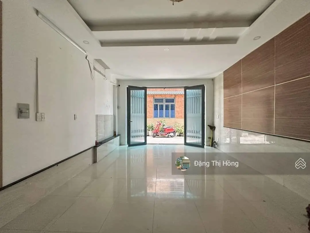 Nhà cần bán gấp đường Tân Túc 80m2 ngay UBND Bình Chánh, 1T2L, cách Quốc Lộ 1A 500m, sổ sẵn