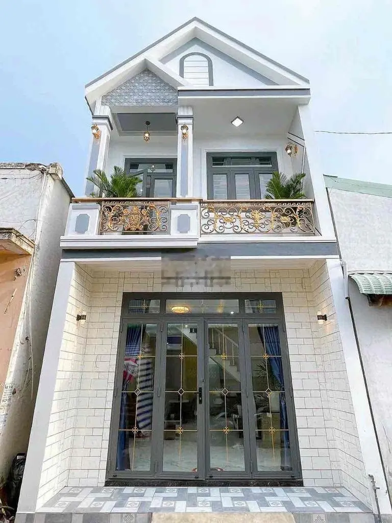 Nhà lầu đẹp Full nội thất, cách đường N.V.Cừ 30m, gần đại học Y Dược