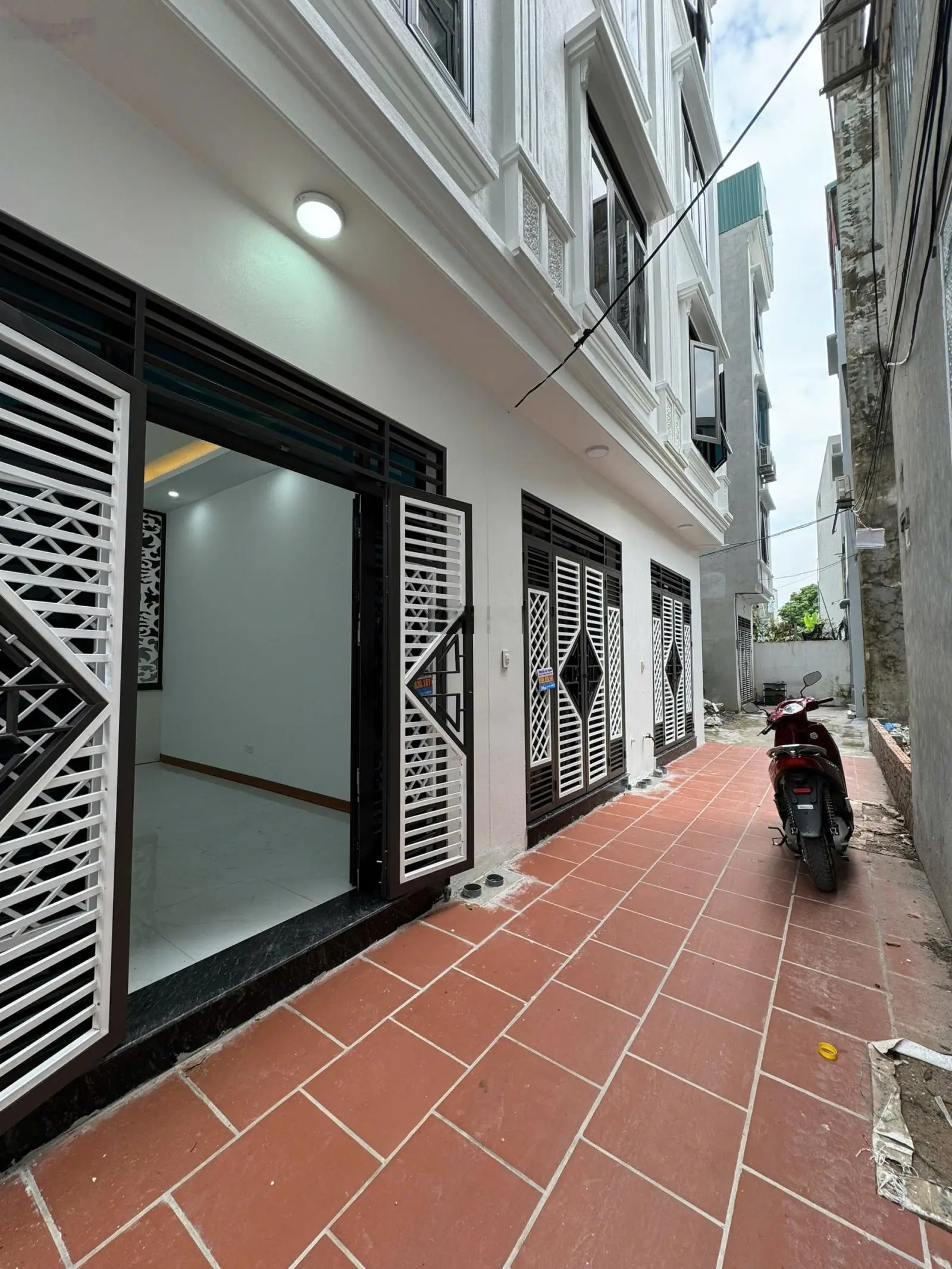 Bán nhà Yên Nghĩa 35m2 5 tầng lô góc đẹp full nội thất đến ở luôn ngõ rộng thoáng. Chỉ nhỉnh 3tỷ