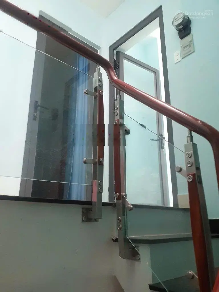 Nhà 4 tầng trên 52 m2 đất gần vòng xoay Điện Biên Phủ, giáp Q. 1