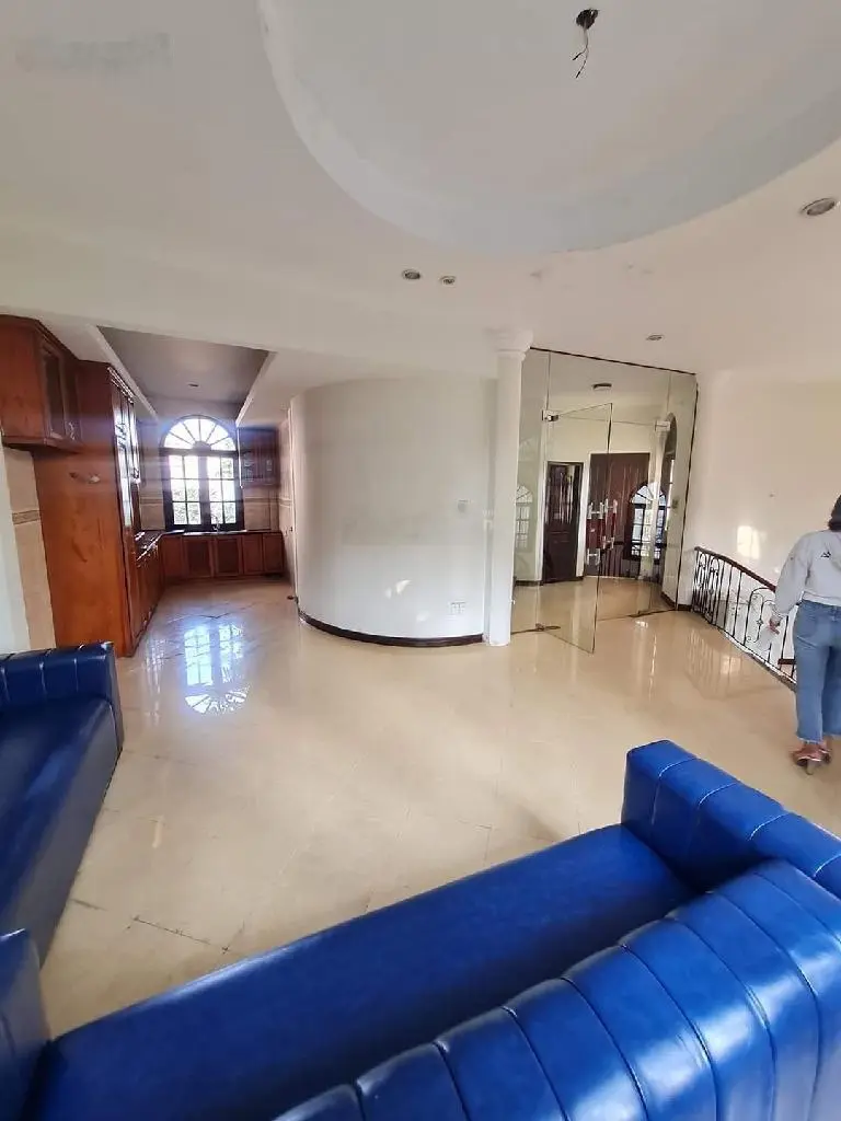 Biệt thự sân vườn, hồ bơi Phạm Văn Đồng 306m2, 3 tầng. Bán gấp Giảm cực sốc 28tỷ xuống còn 14tỷ