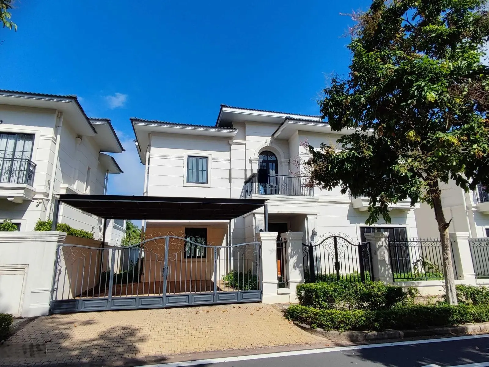 Bán nhanh dinh thự vị trí đẹp view sông từ 35 tỷ zone 4 full thuế phí. LH 0901 088 ***