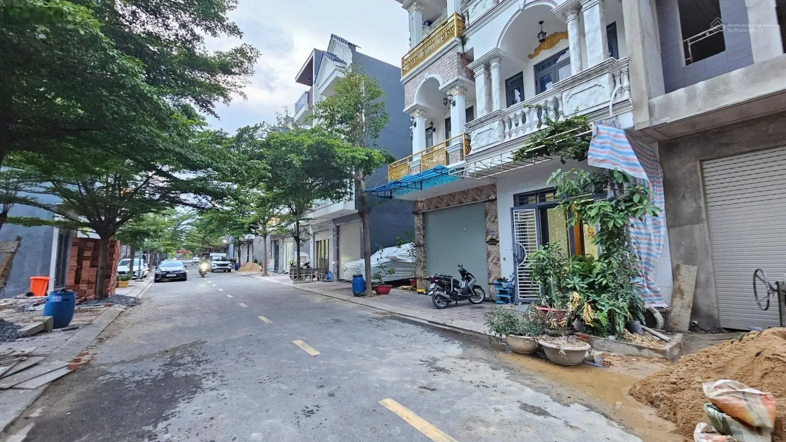 Nhà 2.89 tỷ đường nhựa xe tải. Cách SG 10km. Nhà còn mới, chỉ việc vô ở hoặc cho thuê. 4x15.5m