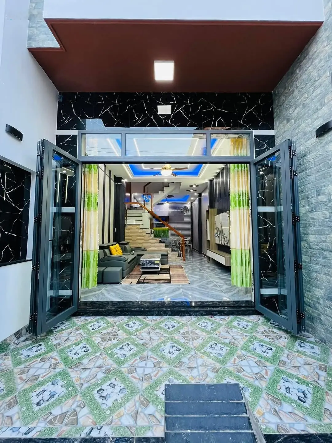 Bán nhà mới xây 2 lầu 1trệt Bình Chuẩn Thuận An Bình Dương giá chỉ 2ty900tr