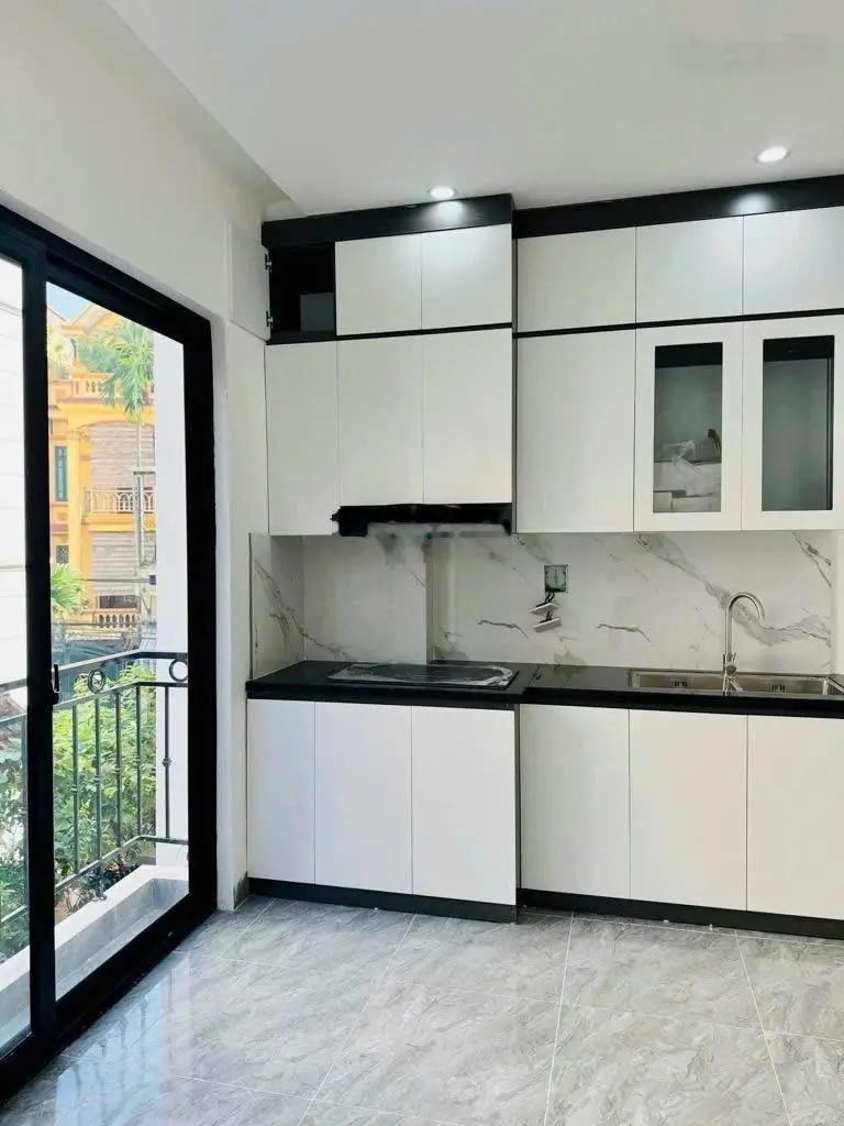 - bán nhà - hoàng hoa thám - ba đình - nhà mới đẹp - hiện đại - mặt ngõ thông - kinh doanh