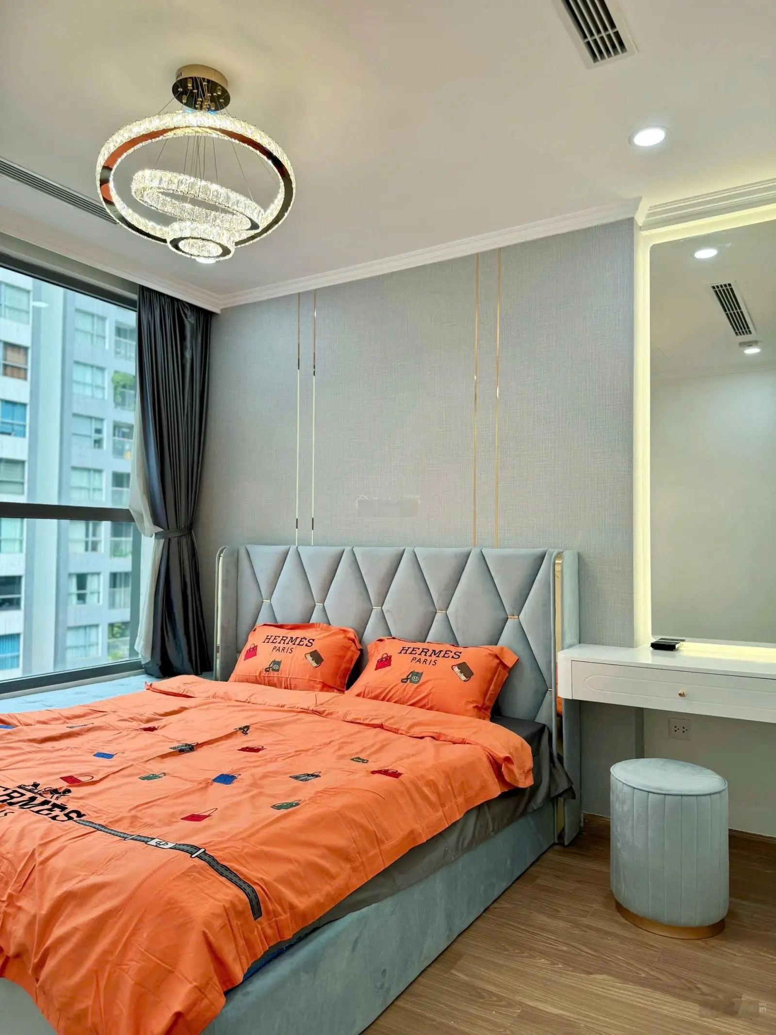 Cần bán 2 ngủ toà P10 park hill Times City vị trí trung tâm full nội thất đẹp -lh em 0908 833 ***