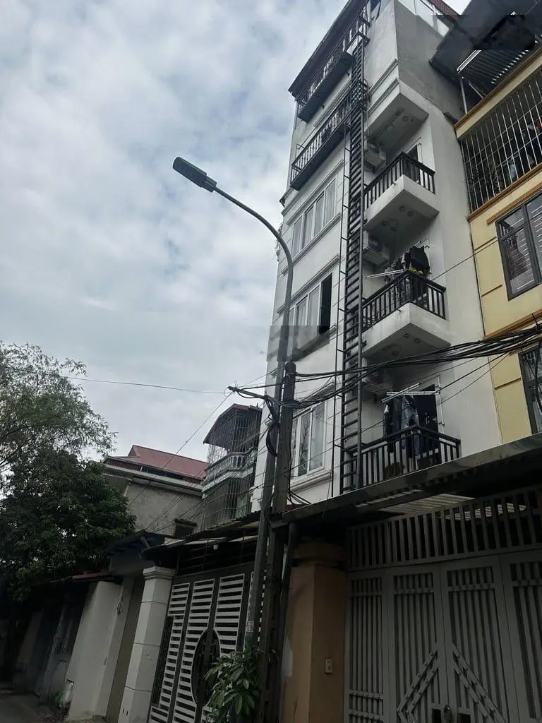 Bán nhà đường Cổ Linh thông Bát Khối, Nhà đẹp long lanh, hàng xóm Aeon