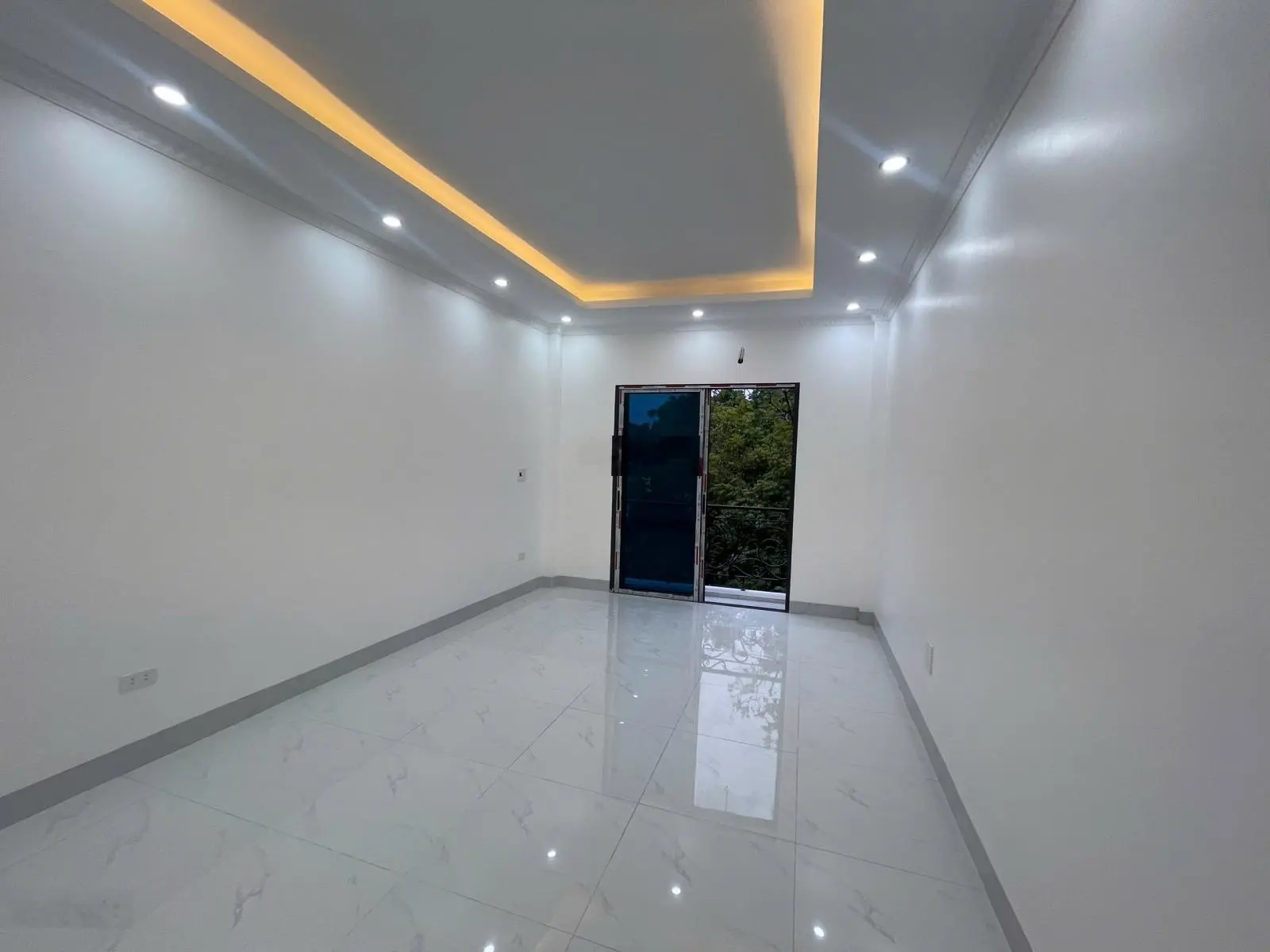 Siêu phẩm Văn Trì thang máy, ô tô vào nhà, view trường học thoáng vĩnh viễn, 35m2x6T, 8.2 tỷ