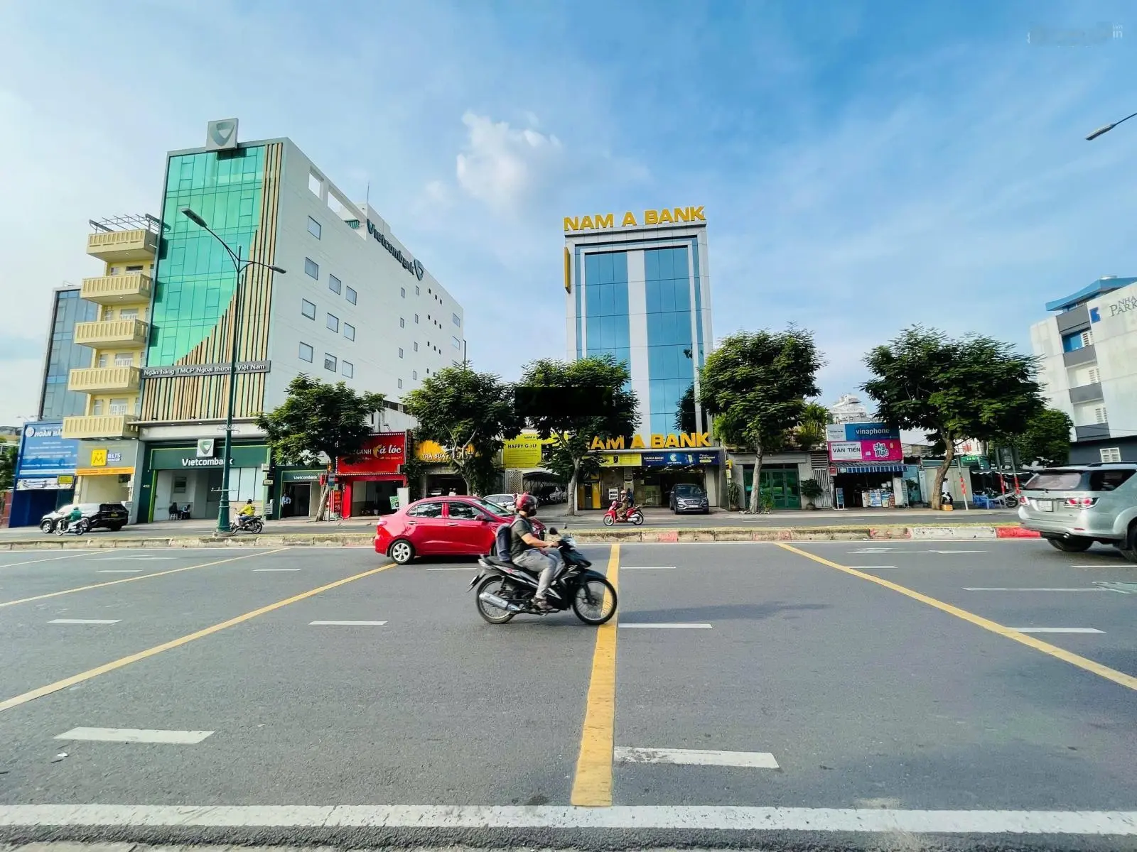 Bán nhà C4 mặt tiền kinh doanh Lê Văn Việt gần 4 trường đại học lớn trung tâm Quận 9 ngang 15m hiếm