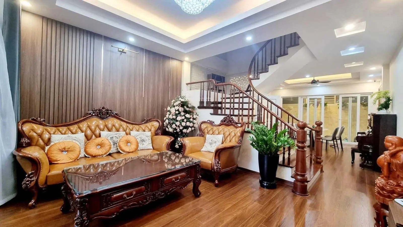 Vip Bán tòa building mặt phố Vạn Bảo, Vạn Phúc, Ba Đình, lô góc vỉa hè, kinh doanh: 65m2 ngang 6,3m
