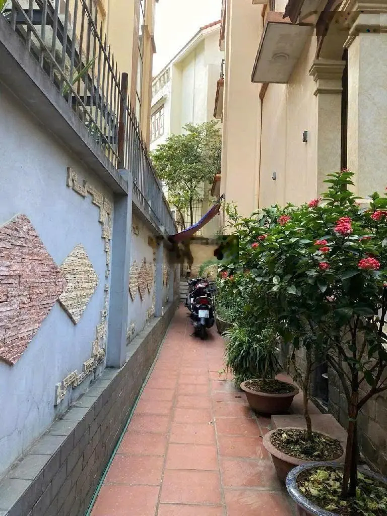 Cần bán biệt thự Trung Văn, quận Nam Từ Liêm 162m2,5 tầng, 8,5m mặt tiền, giá thỏa thuận