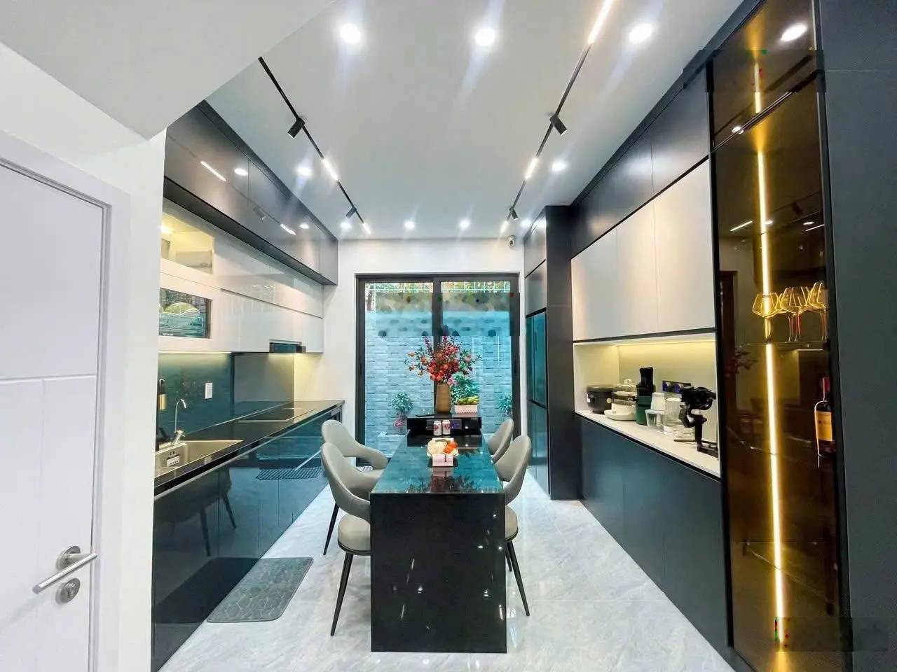 Bán nhà 40m2 - 3tỷ150 kế trường tiểu học Cách Mạng Tháng Tám Phân Hiệu 2 - đường Lê Lai, Tân Bình