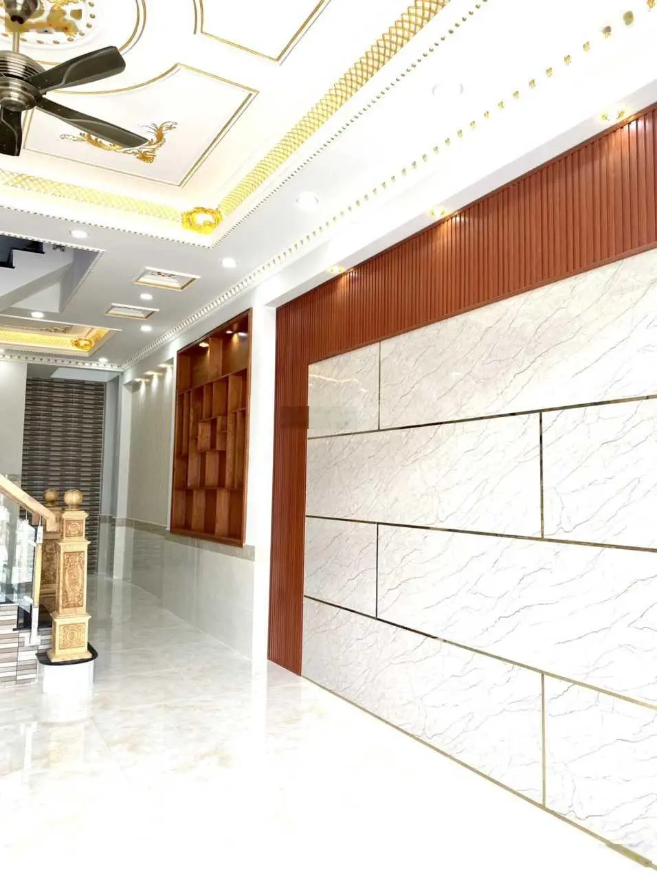 Nhà bán Dĩ An 2 lầu - sổ hồng riêng đã làm hoàn sân ô tô 7 chỗ
