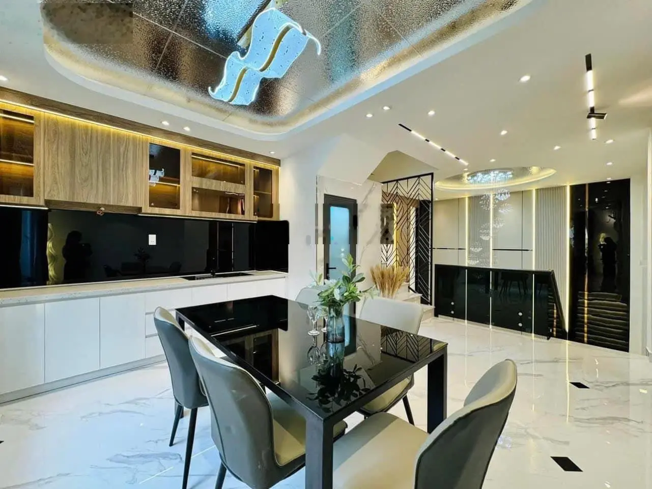 Giá 8 tỷ 900. gấp! bán nhà nguyễn đình chính, phú nhuận. hẻm oto. hđ thuê 15tr/th. lh: 0347.153.456