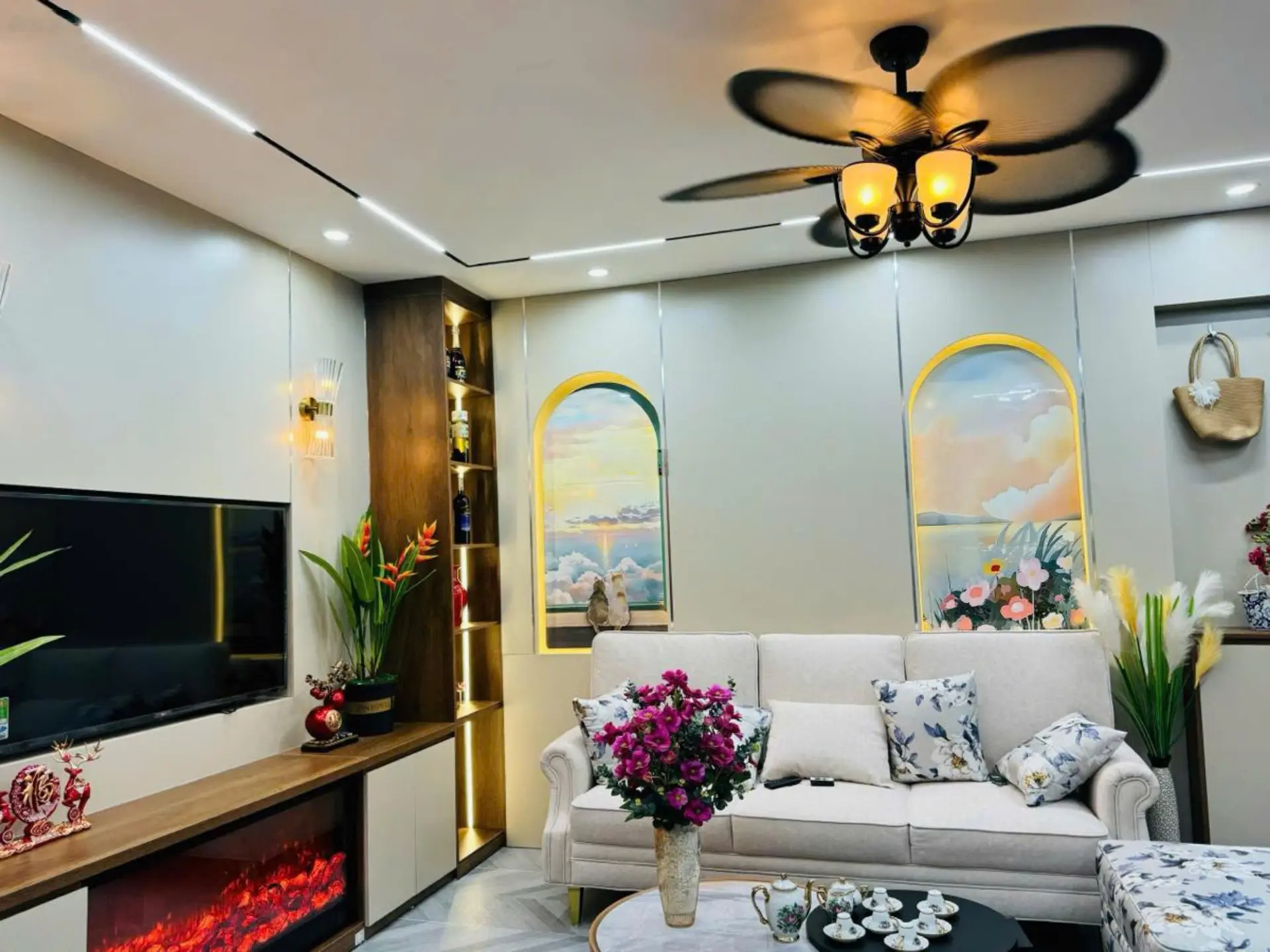 Mặt tiền khủng - kinh doanh đỉnh - oto đỗ cửa - ngõ thông khắp ngả, tặng full nội thất