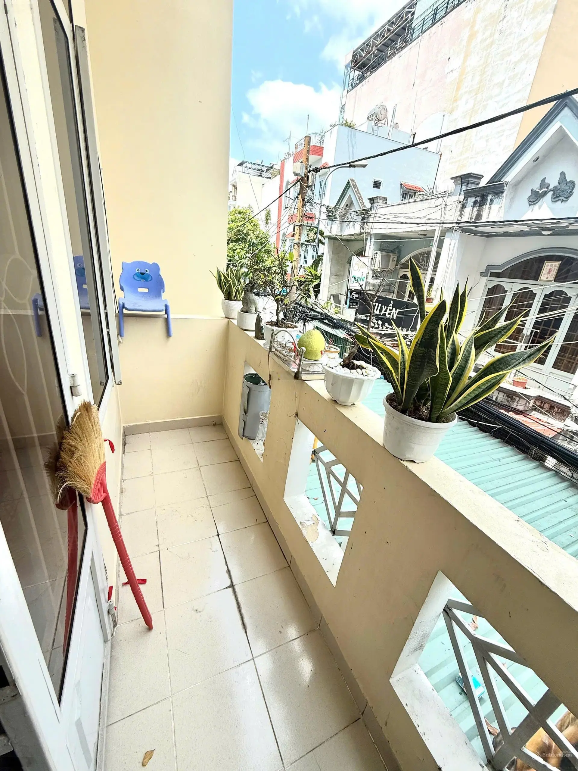Bán nhà đẹp rộng giá rẻ hẻm xe hơi chạy vi vu LH 0915178859