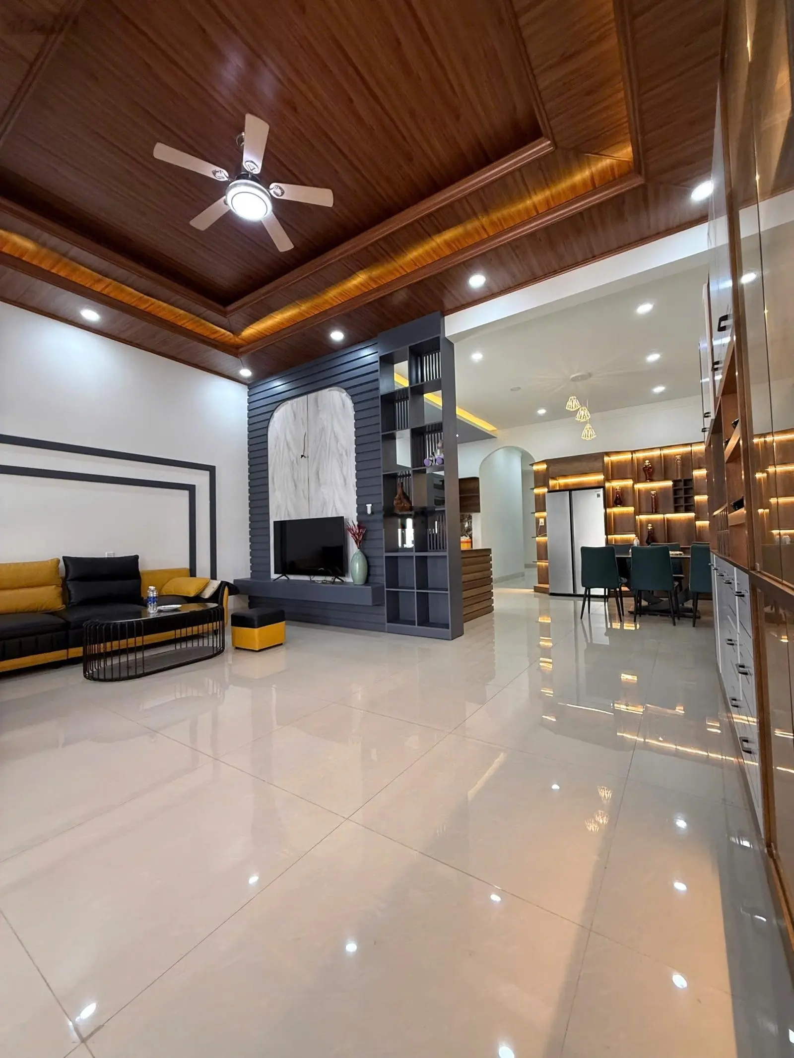 Bán nhà 6m x 30m full nội thất đường Y Wang ngay cổng chào Eakao